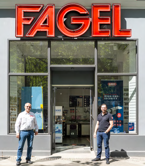 Ladenansicht mit Michael Fagel und Jörg Opatz
